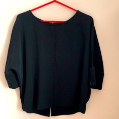 Black Short Sleeve Top From Express Brand New, Excellent Condition, Never Worn Great For Work Wear Loose, Boxy Fit 100% Polyester Approx Measurements (When Laying Flat): Pit To Pit- 24.5 Inches Length- 22.5 Inches Versatile Batwing Sleeve Tops For Workwear, Versatile Batwing Sleeve Workwear Tops, Oversized Black Blouse For Workwear, Oversized Black Blouse For Work, Oversized Black Top For Office, Black Oversized Blouse For Work, Black Crew Neck Blouse For Work, Versatile Black Blouse For Work, Black Relaxed Fit Blouse For Layering