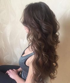 Dark Brown Hair Wavy Curls, Haircuts Thick Hair Long, Wavy Ends Hair, 2b Haircuts Long, Long Layered Curled Hair, 2000s Wavy Hair, Wavy Long Hair Layers, Wavy Down Hairstyles, Long Voluminous Haircut