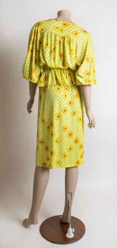 "FREE DOMESTIC SHIPPING! <3 ♥ Lovely 1970s bright yellow daisy flower & striped, two piece blouse & skirt set! ♥ Pullover blouse, has a peplum skirt, elastic waist for comfy fit! Billowy sleeves with elastic cuffs. Keyhole neckline! ♥ Straight pencil style skirt with an elastic waist. ♥ In great condition! Two small runs on back of blouse, see last photo. Georgee Originals, tag. Polyester. * measurements * Bust - 42\" Shoulders - 16\" Waist - up to 28\" Hips - 44\" Blouse Length - 23\ Spandex Bodysuit, Striped Peplum Top, Peplum Skirt, Black Short Dress, Yellow Stripes, Lemon Yellow, Maxi Dresses Casual, Blouse Length, Blouse And Skirt