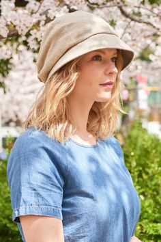 Get ready for summer fun with this beautiful, high-quality reversible sun hat from Etsy. Crafted from 100% organic cotton, this wide brim hat provides excellent sun protection and looks stylish and fashionable. With two different colors to choose from, this sun hat is the perfect addition to any wardrobe. Plus, it's breathable and lightweight, so you can stay comfortable in any weather. Chemo Headwear, Sun Hats For Women, Style Inspiration Spring, Cloche Hat, Wide Brimmed Hats, Wide Brimmed, Summer Hats, Japanese Fashion, Sun Hats