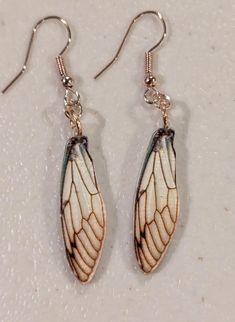 These delicately winged earrings create a subtle elegance with their natural looking patterning and just a pop of color to draw you in, as seen in many species of dragonfly wings. They hang from nickel free rose gold hooks and are extremely lightweight and comfortable to wear.  Exquisite and understated. Dragonfly Costume, Wings Earrings, Gold Hooks, Dragonfly Wings, Thousand Oaks, Subtle Elegance, Nickel Free Earrings, Wing Earrings, Or Rose