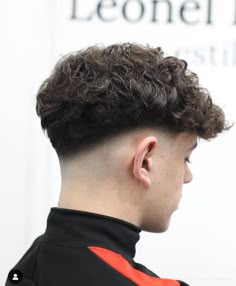 V Fade Curly Hair, Drop Fade Haircut Men, Low Fade Em V, Vogue Hairstyles, Taper Fade Long Hair, Makeover Aesthetic, Faded Haircut