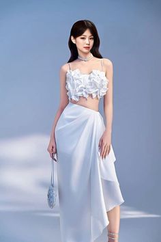 #jenniekim #misskorea #visualqueen #kpop #bestvisualjennie #bestvisual #blackpink #fashionicon #kpopqueen #jennie #goldenvoice #edit #visual Gowns Dresses Elegant, Pretty Prom Dresses, On The Top, Kpop Fashion Outfits, Kpop Outfits, Kpop Fashion