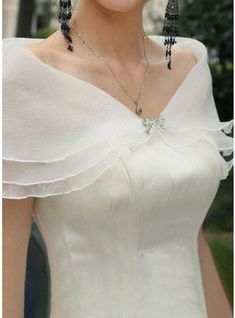 Bridal Wrap, Unique Blouse Designs, Sleeves Designs For Dresses, Wedding Shawl, Trendy Blouse Designs, فستان سهرة, Blouse Neck Designs, Fancy Blouses