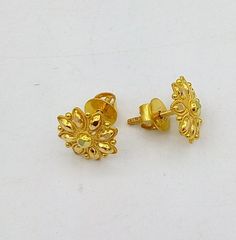 22 carat yellow gold handmade fabulous flower shape design gorgeous stud earring jewelry from rajasthan india.weight-2.900 grams approx.metal-yellow gold.metal purity-22carat.brand-handmade.width-11 mm approx (diameter) closure- screw back.condition- excellent brand newnote- for more information please see the photo. Traditional Gold Flower Earrings, Gold Flower-shaped Earrings For Festive Occasions, Traditional Gold Flower-shaped Earrings, Traditional Gold Flower Earrings For Festive Occasions, Traditional Yellow Gold Flower-shaped Earrings, Traditional Flower-shaped Earrings, Traditional Gold Flower Earrings For Festivals, Gold Floral Jewelry For Festivals, Traditional Flower Earrings For Festive Occasions