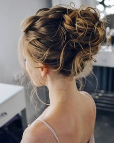 High Curly Bun, Wedding Updos For Short Hair, Updos For Short Hair, Curly Bun, Wedding Hair Up, Wedding Updos, Mother Of The Bride Hair, Short Hair Lengths