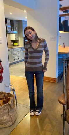 2000s Rory Gilmore Fashion, Dark Blue Jeans Outfit Spring, 00s Winter Fashion, Rory Gilmore Style Winter, Fall Fits Grunge, Gilmore Girl Outfit Ideas, Fall 2000s Outfits, Rory Gilmore Outfit Ideas, Y2k Outfits Fall