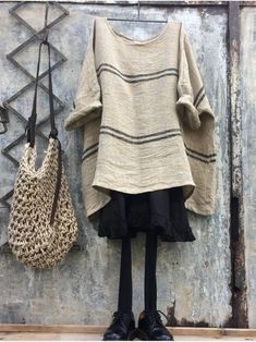 Casual Blouse Shirts, Winter Layers, Natural Clothing, Boho Style Outfits, Linen Shirts, Linen Style, Comfy Fashion, Grunge Style, Bohemian Clothes