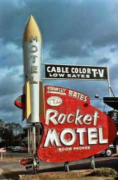 an old rocket motel sign is shown in front of a cloudy sky