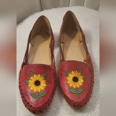 Sunflower Mexican Leather Sandal/Huarache Embroidered. Size 9 /10 Nwot Mexican Shoes, Mexican Sandals, Source Unknown, Red Yellow, Flat Shoes Women, 9 And 10, Leather Sandals, Loafer Flats, Sunflower