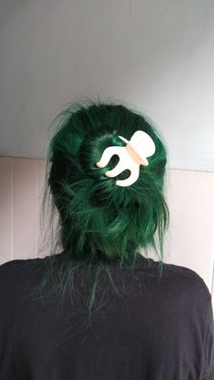 Classy Green Hair Colors Chic Ideas for a Luxe Look Dark Green Hair Aesthetic, Green Hair Inspiration, Deep Green Hair, Moss Green Hair, Forest Green Hair, Green Hair Girl