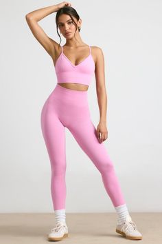 Women's gymwear never looked as good as it does with Bo+Tee. Our iconic collection of workout clothes for women features everything you need to help you achieve your fitness goals! Activewear Poses, Bo Tee, Teenage Clothing, Gym Photography, Petite Leggings, Black Backless Dress, Pink Workout, Workout Fits, Dress Bra