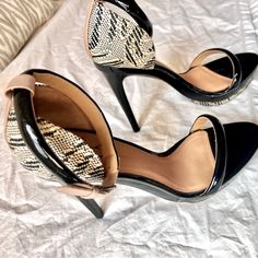 Nwot - Stiletto, Patent Leather And Woven Detail Pumps! Sleek, Stylish And Timeless. Badgley Mischka Shoes, Black Strappy Heels, Platform Stilettos, Badgley Mischka, Strappy Heels, Black Tan, Chic Outfits, Shoes Women Heels, Patent Leather