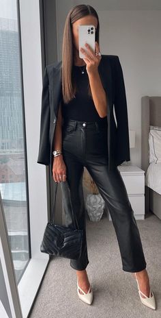 Corporate Attire, Black Leather Pants, Stylish Work Outfits, Looks Chic, Work Outfits Women, Professional Outfits, Business Casual Outfits, Business Outfits, Looks Style