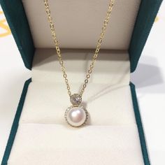 A centerpiece of a lustrous freshwater pearl, encircled by a halo of sparkling zircons, combining timeless beauty with a touch of glamour. Pearl Type: Freshwater Pearls Pearl Quality: [Shape]: Flattened Round [Size]: 9-10mm [Blemish]: None to Minor [Luster]: High Necklace Length: 40+5cm Material: Thick 18k Gold Plated Brass Note: Every pearl is unique. Items may vary from the pictures. Pearl Necklace With Diamond Accents, Round Pearl Necklace With Diamond Accents, Classic Round Pearl Necklace With Cubic Zirconia, Round Pearl Drop Necklace With Cubic Zirconia, Diamond White Pearl Drop Necklace, Wedding Pear-shaped Necklace With Halo Setting, Pear-shaped Necklace With Halo Setting For Wedding, Pearl White Cubic Zirconia Pearl Necklace, Elegant Gold-plated Round Pearl Necklace