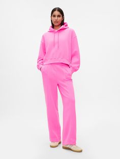 Soft fleece knit wide-leg sweatpants.  Elasticized waist.  Front slant pockets.  Seam at front.  Mid rise.  Straight silhouette with a relaxed fit.  Wide leg.  Models wearing Gap Sweat Sets Women, Cute Sweat Sets, Sweat Suit Outfits Women, Sweat Suit Outfits, Pink Sweatpants Outfit, Hot Pink Sweatpants, Matching Sweat Sets, Sweatpants Cute, Matching Sweat Set