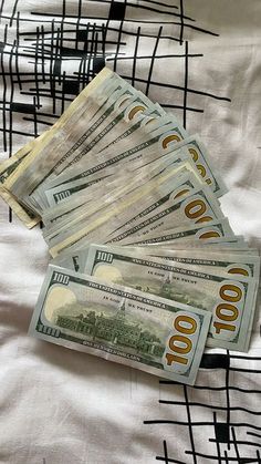 five hundred dollar bills laying on top of each other