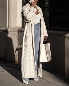 🌟 Elevate your street style with these edgy and cool pieces. From leather jackets to ripped jeans, these items will add a touch of attitude to your look. 🔥 #StreetStyle #EdgyFashion #CoolAndCasual #FashionInspo #StyleInspo #FashionGoals #StyleGoals #InstaFashion #FashionBlogger Spoon Outfits, Vinter Mode Outfits, Outfit Chic, Maxi Cardigan, Winter Chic, Cable Knit Cardigan, Chic Outfit, Mode Inspiration