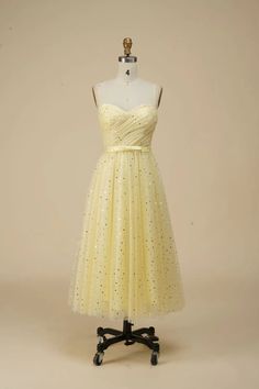 A-line Spaghetti Straps Party Dress With Belt A-line Strapless Dress For Prom Party, A-line Banquet Dress With Lined Bodice, A-line Dress With Lined Bodice For Banquet, A-line Evening Dress With Lined Bodice For Homecoming, Knee-length Prom Dress With Lined Bodice, Knee-length Lined Bodice Prom Dress, Yellow Sleeveless Evening Dress For Banquet, Yellow A-line Prom Dress, Spring Homecoming Dress With Spaghetti Straps