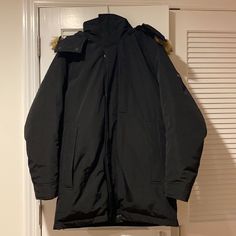 Men's Andrew Marc Size Large Parka Jacket With Faux Fur Detachable Hood. This Jacket Is In Brand New Condition, Worn Possibly Twice. Classic Black Hooded Outerwear, Black Insulated Parka For Fall, Classic Black Winter Parka, Classic Black Parka For Fall, Black Weatherproof Functional Outerwear, Black Sport Coat For Winter Cold Weather, Black Sport Coat With Pockets For Cold Weather, Black Sport Coat For Cold Weather And Winter, Black Insulated Functional Outerwear