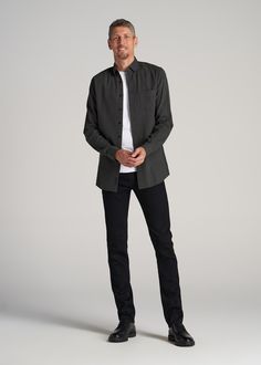 About Our Tall Slim-Fit Jeans Fitted and fresh with a length you'll love. Our newest tall men's jeans offer the perfect balance of tapered and skinny, with a versatile slim-fit that you'll reach for day after day. We know the struggles of finding more fitted styles when you're a tall guy, with jeans that are either too loose or too short (or both). And when you're wearing a slimmer pair, the fit is more important than ever – you want your jeans to fit close to your frame while still having all t Men Over 40 Pants, Mens Fashion Tall Slim, Tall Slim Men Outfit, Black Tee And Jeans Outfit Men, Mens Outfit Black, Tall And Lean Guy, Outfits For Tall Guys, Tall Boy, Tall Man