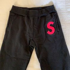 Gently Worn. Supreme Sweatpants, Black Sporty Sweatpants With Logo Detail, S Logo, Mens Pants, Black Color, Sweatpants, Man Shop, ? Logo, Pants