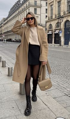 As the crisp autumn air begins to replace the summer warmth, it’s time to revamp your wardrobe with some fresh[Collection] Tan Trench Coat Outfit, Trench Coat Outfit Fall, Fall Coat Outfit, Casual Chic Winter, Winter Style Guide, Zara Fall