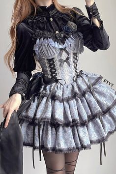 Gothic Victorian Dresses Short, Gothic Homecoming Dress, Goth Lolli Style Dress, Masquerade Outfits For Women, Goth Outfits Dress, Gothic Dress Outfit, Cool Cosplay Ideas, Goth Lolitas, Gothic Dress Short