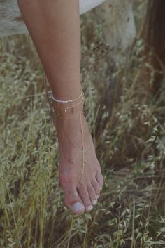 Not sure if you want a pearl anklet or chain anklet? Our Dahlia Anklet is perfect for you. Handcrafted in 14K gold-filled, Our Dahlia Anklet features a half freshwater pearl half cuban link chain anklet that is perfect to wear all year round. Style alone or stack with any of our anklets or foot chains.  14K gold-filled jewelry is water resistant and hypoallergenic Each gemstone is one of a kind, please note the possibility of natural inclusions Handmade with love in Los Angeles 14K Gold-Filled Elegant Gold Pearl Bracelet For Summer, Adjustable Gold Pearl Bracelet For Summer, Gold Anklets With Pearl Charm As Gift, Adjustable Pearl Charm Anklets For Summer, Gold Anklets With Pearl Charm For Gift, Summer Dainty Pearl Chain Jewelry, Delicate Gold Bracelets For Summer, Delicate Gold Chain Bracelet For Summer, Gold Bracelet With Delicate Chain For Summer