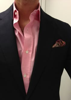 Pink check dress shirt always brings the color out with a dark blazer... And don't forget the pocket square!! Style College, Herren Style, Mens Fashion Blog, Sharp Dressed Man, Oblivion, Black Suit, Well Dressed Men, Gentleman Style, Pink Shirt