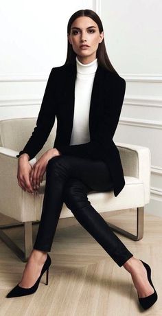 LOVE Lawyer Outfits, Elegantes Business Outfit, Elegant Work Outfits, Professional Work Outfit, Business Outfits Women, Professional Attire, Looks Black, Ținută Casual