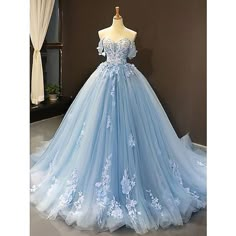 Prom Dress Ideas Ball Gown, Baby Blue Prom Dress Long, Baby Blue Quinceanera Dresses, Baby Blue Wedding Dresses, Prom Dresses Floral, Quinceanera Court, Floral Dress Wedding, Baby Blue Prom Dresses, Blue Quinceanera Dresses