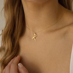 I N I T I A L ∙ N E C K L A C E * Material: High Quality Solid 925 Sterling Silver * Featuring 8 - 10mm Initial Pendant * Finish: Sterling Silver ∙ 18K Gold ∙ Rose Gold * All our jewelry is custom made by hand with Love and Care in our workshop ♡ H O W ∙ T O ∙ O R D E R * Simply use the 'PERSONALIZATION BOX' upon ordering to let us know the INITIAL and FONT NUMBER that you would like. (Any font is available, not just our featured fonts) ♡ YOUR INITIAL + FONT NUMBER ♡ * Listing necklace features D Initial Necklace Silver, R Pendant Letter Gold, R Initial Necklace, Gold Initial Pendant, Initial Necklace Silver, Font Number, Beautiful Chokers, Earrings Ideas, Choker Pendant