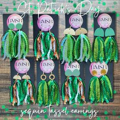 green and gold hair clips with name tags on them for st patrick's day