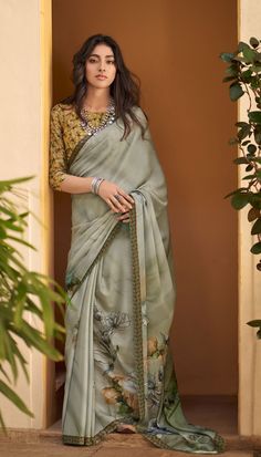 Saree Wearing Styles, Indian Sari Dress, Modern Saree, Sari Dress, Indian Saree Blouses Designs, Saree Blouse Patterns, Indian Fashion Saree, Blouse Saree, Saree Blouse Designs Latest