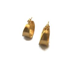 Modern small gold hoops with a modern antiquity feel to them. Cast in silver and plated in 18 K gold.  Light weight post earrings  Details:20 mm diameter .8 inchesWidth at widest point 10 mm  .4 inchesI other hoops in this series https://www.etsy.com/shop/SHERIBERYL?ref=seller-platform-mcnav&search_query=concave+hoopsJoin the club! be in the know for sales, new products , special promotions & flash sales! and receive a GIFT CARD  http://eepurl.com/qhQIv Contemporary Small Hoop Earrings As Gift, Elegant Gold Hammered Huggie Earrings, Elegant Handmade Yellow Gold Huggie Earrings, Elegant Hammered Gold Huggie Earrings, Handmade Yellow Gold Huggie Earrings, Handmade Gold Huggie Earrings In Brass, Handmade Gold Brass Huggie Earrings, Modern Brass Huggie Earrings As Gift, Contemporary Yellow Gold Hoop Earrings