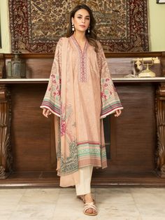 Sara Clothes, Lawn Suit, Pakistani Dresses Casual, Summer Lawn, Casual Wear Dress, Simple Pakistani Dresses, Designer Party Wear Dresses, Casual Home, Lawn Suits