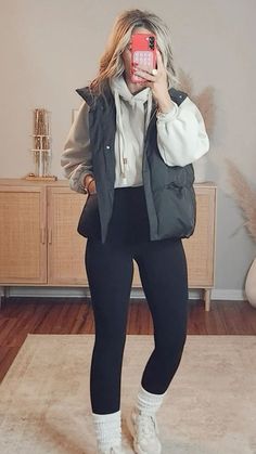 Comfy Cozy Winter Outfits, Leggings And Vest Outfit, Hey Dudes Outfit Women, Pregnancy Fall Outfits, Cute Legging Outfits, Winter Pregnancy Outfits, Cute Comfy Winter Outfits, Winter Outfits Midsize, Winter Airport Outfit