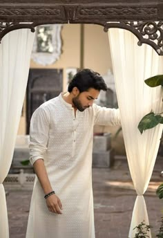 Indian Arranged Marriage, White Kurta Men, Man Dress Design, Neeraj Chopra, Pakistani Kurta