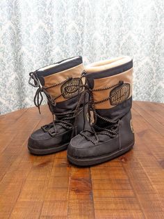 Vintage Boutny Snow boots Size 38/30 They fit a woman's 8.5-9 These Boots are vintage but in good condition please see pictures. If you live outside of the USA and would like me to ship to you just send me a message! For more fun finds visit my shop! https://etsy.me/2Sx7fCQ Best Boots Snow, 80s Ski Gear, Ski Bunnies, Russian Winter, Snow Gear, Ski Gear, Winter Shoes For Women, Bunny Outfit, Snow Boots Women