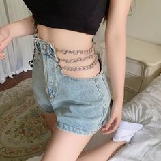 Winter Turtleneck, Hoodies Aesthetic, High Waist Denim Shorts, Girls Denim Shorts, Ripped Boyfriend Jeans, Spring Break Outfit, Blue Black Color, High Waist Denim, Women Shorts