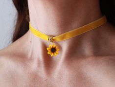 Yellow Flower Necklace, Clay Material, Ribbon Choker, Sunflower Necklace, Choker Pendant, Velvet Choker, Minimalist Gifts, Sunflower Wedding, Leather Chokers