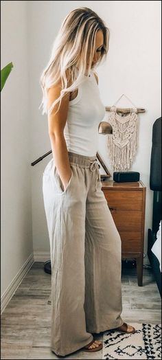 Popular Things, Boho Mode, Mode Boho, White Sleeveless Dress, Mode Casual, Ideas Outfit, Outfit Trends, Trending Fashion, Inspired Outfits