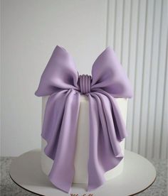 Bow Cake Ideas, Ribbon Cake Design, Pink Bow Cake, Pink Vintage Cake, Trending Cakes, Cake With Bow, Birth Cakes, Congratulations Cake, 17 Birthday Cake