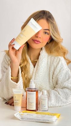 Skincare Promotion Ideas, Skincare Photoshoot Ideas, Skincare Content Ideas, Ugc Aesthetic, Ugc Photos, Ugc Content Ideas, Ugc Inspiration, Ugc Examples, Skincare Photoshoot