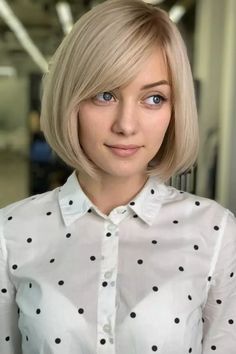 Chin-Length Bob With Bangs Haircut Models, Short Haircuts With Bangs, Pixie Cut With Bangs, Cool Short Hairstyles, Trending Haircuts, Haircuts For Fine Hair, Short Blonde, Short Hair With Bangs, Short Blonde Hair