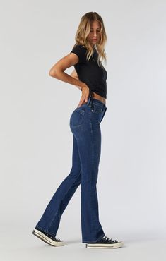 Hip Womens Fashion, Clothes 90s Style Women, Levi Jeans Bootcut, Jeans Outfit Black, Mini Bootcut Jeans Outfit, Bootcut Jeans With Heels, Mother Jeans Denim, Bootcut Jeans Outfit 2023, High Rise Bootcut Jeans Outfit