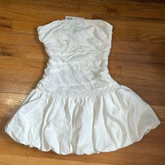 Bought This For A Summer Party And Forgot To Return It, It Also Doesn’t Fit Me. I’m 5’7 120 Ilbs Size 32c Bra. The Torso Is A Bit Tight For Me, The Skirt Is Short But Cute. Currently On Sale On The App But Selling For Less. White Tube Dress, Dresses Princess Polly, Strapless Dresses Short, Mini Dress White, Polly Dress, Bubble Hem, Short Torso, Tube Dress, Princess Polly