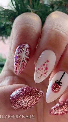 Christmas Nail Colors, December Nails, Christmas Nails Easy, Cute Christmas Nails, Christmas Gel Nails, Christmas Nails Acrylic, Festival Nails, Christmas Nail Designs