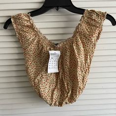 Nwt Floral Top Casual Printed Crop Top For Spring, Beige Floral Print Summer Tops, Summer Beige Floral Print Tops, Spring Floral Print Yellow Crop Top, Spring Yellow Floral Print Crop Top, Yellow Floral Print Crop Top For Spring, Casual Yellow Crop Top With Floral Print, Brandy Melville Tops, Floral Top